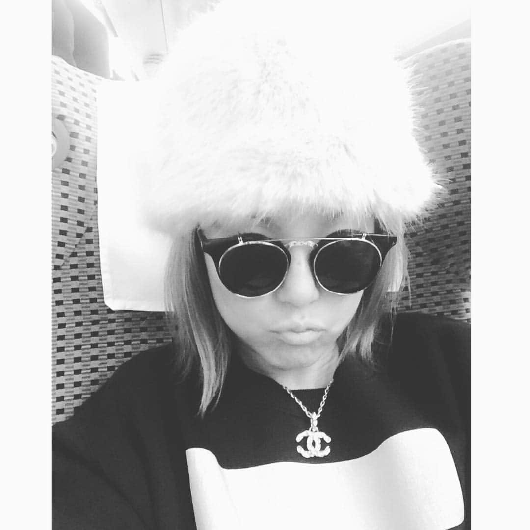 Nazukiのインスタグラム：「週末は 東京▶️高崎  高崎▶️東京  東京▶️名古屋 名古屋▶️東京  で、新幹線によく乗ったな🚅🚅 新幹線好きだけど、流石に身体バキバキだー😭😭😭 今週もスタート👍🏼👍🏼 頑張るべし✌🏻️ #新幹線 #work #life #dancer #chanel #マッサーシいきたい」