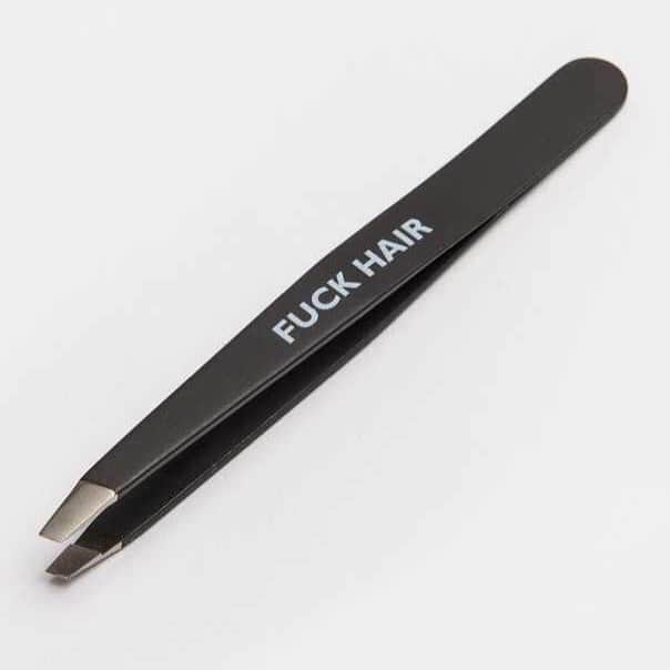 キットソンのインスタグラム：「Don't go all 90's on your brows, pluck happy and pluck strong this holiday season! ❄️🎄💕😂 #happyholidays #holidaysale #gameover #brbdead #tweezers #browsonfleek #browgame」