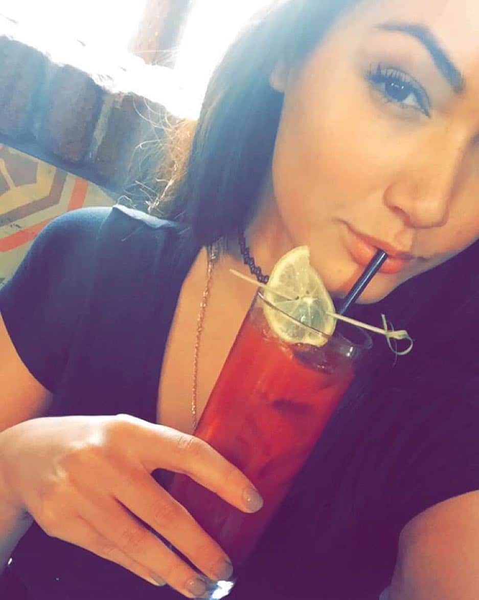 のインスタグラム：「Flat tummy tea/skinny detox/shredz/fitmate/teeth whitening/waist trainer/carb blocker paid advertisement insert here. Sorry no discount code」
