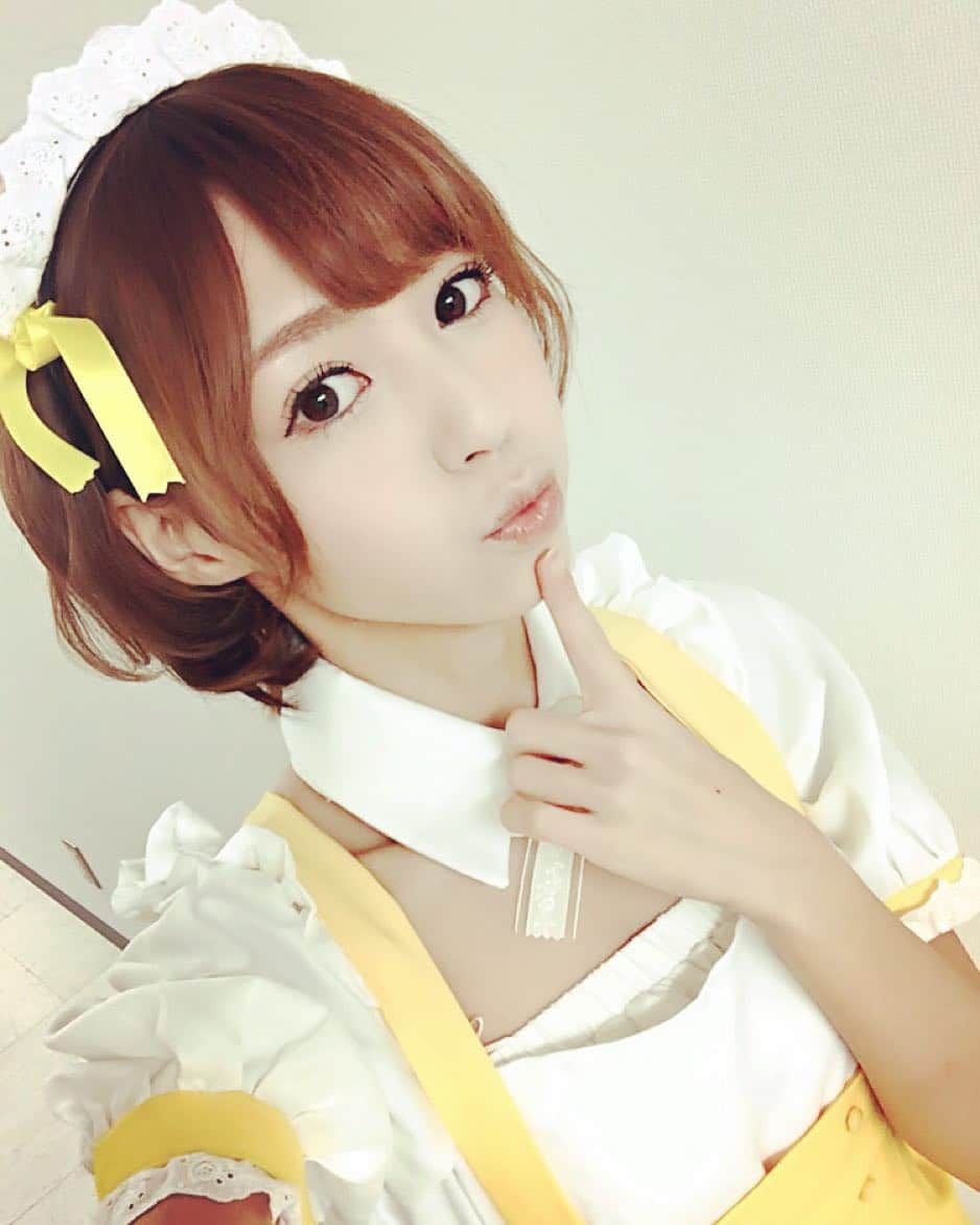 希志あいののインスタグラム：「メイドさん♪ #メイド #パチンコオリジナル実戦術 #キス待ち」