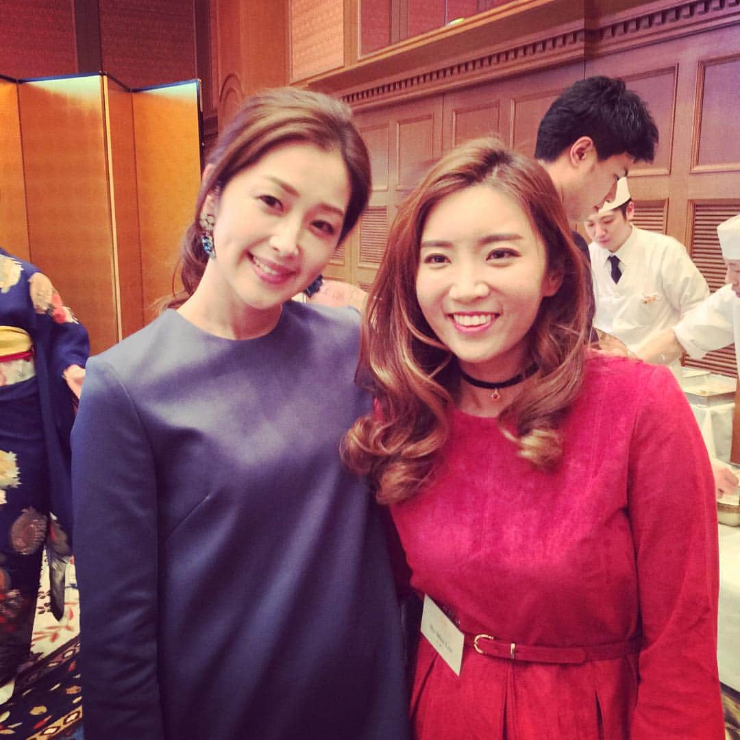 笛木優子のインスタグラム：「昨夜 THE QUEENS presented by KOWA の前夜祭に出席しました💛 可愛くて気さくなイボミ選手に写真撮ってもらいました🎀✌🏻️ 私も今日からイボマー！😙💕 #이보미#이보미선수#화이팅#kowa#イボマー」