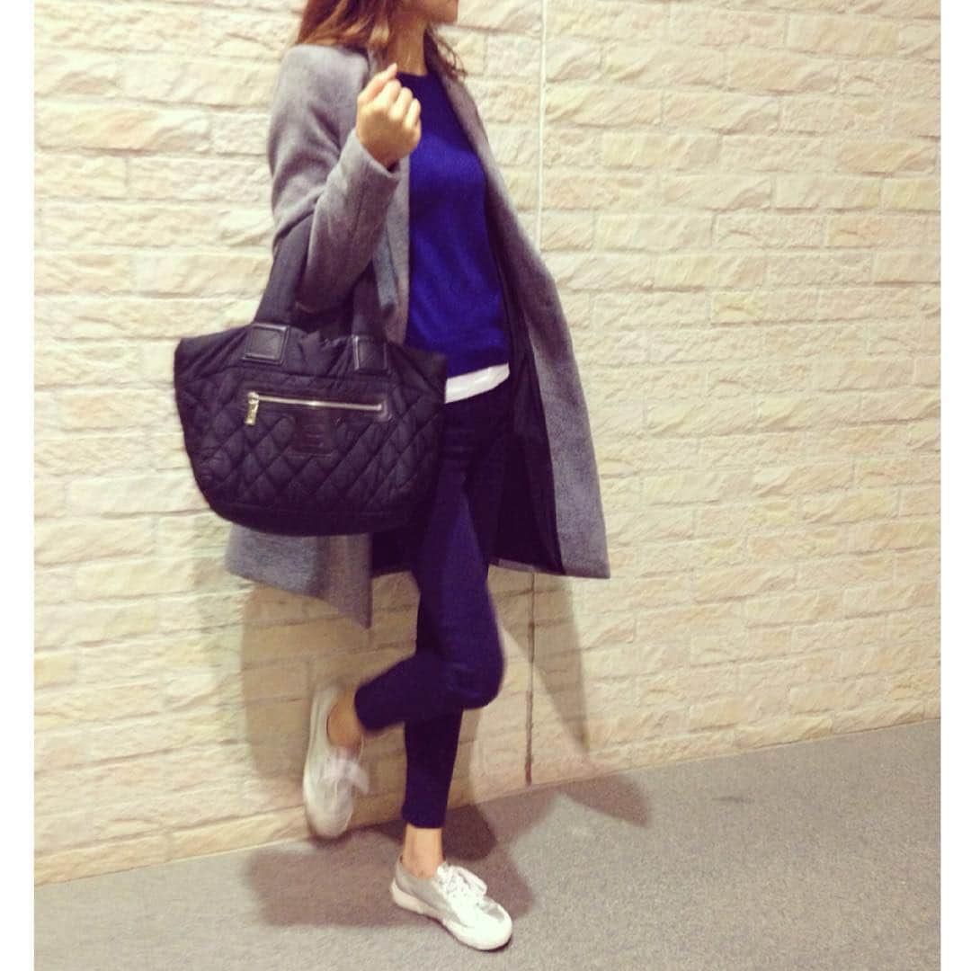 shenaaa16のインスタグラム：「ﻌﻌﻌ♥︎ ✫  今日は銀座でごはん…♪ ✫  UNIQLOの カシミアニット…♡ ✫ あったかぁ〜いー。。。 #ootd#outfit#ZARA#uniqlo#CHANEL#superga#スニーカー#スペルガ#コート#ユニクロ#コットンカシミアクルーネックセーター#トートバッグ」