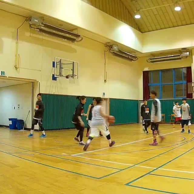 ソ・ジソクのインスタグラム：「간만에 농구 리누 땡큐^^ #서지석 #농구 #아띠 #목요일 #서스타 #basketball #레이업 #3점 #김기방 굿 패스 #리누 #나이키 #nike #23 #어설픔 주의」