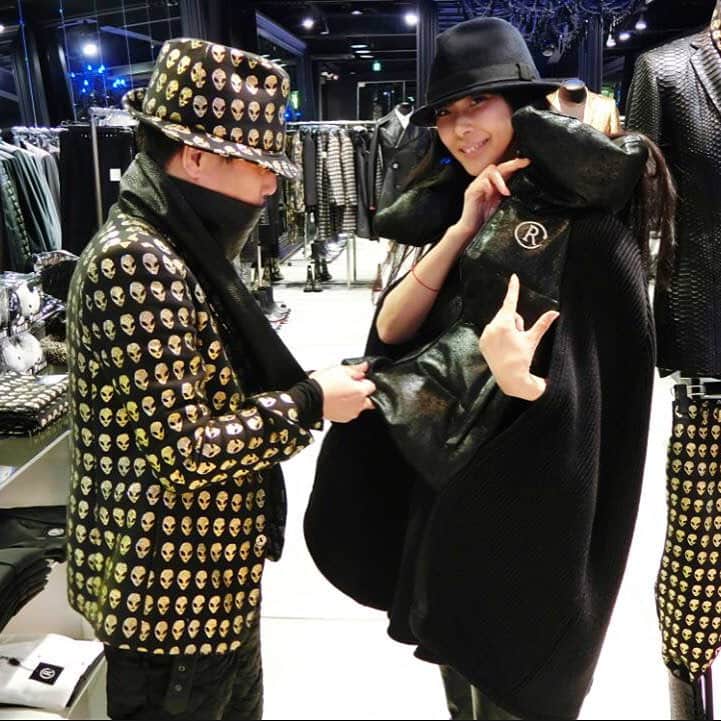 安珠さんのインスタグラム写真 - (安珠Instagram)「いざ、rynshuのマントで京都へ マサトモさんのセレクト☆  素材感半端ないこだわり さて、どんなマントでしょうね 新風館で初着!  #masatomo #rynshu #新風館 #新風館フォトコンテスト #新風館トークショー  http://www.masatomo-paris.com」12月5日 16時04分 - anjuphotographer