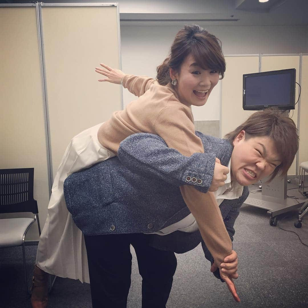 秋元玲奈さんのインスタグラム写真 - (秋元玲奈Instagram)「一本背負い(o^^o) #杉本美香さん #オリンピック #銀メダリスト #大好き #3日間ありがとうございました #背負われて #嬉しそうな私 #柔道LOVE」12月7日 0時25分 - rena_akimoto