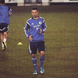 ヴェダド・イビシェヴィッチのインスタグラム：「#Idemo #po #pobjedu #Volim #te #Bosno 💪💪」