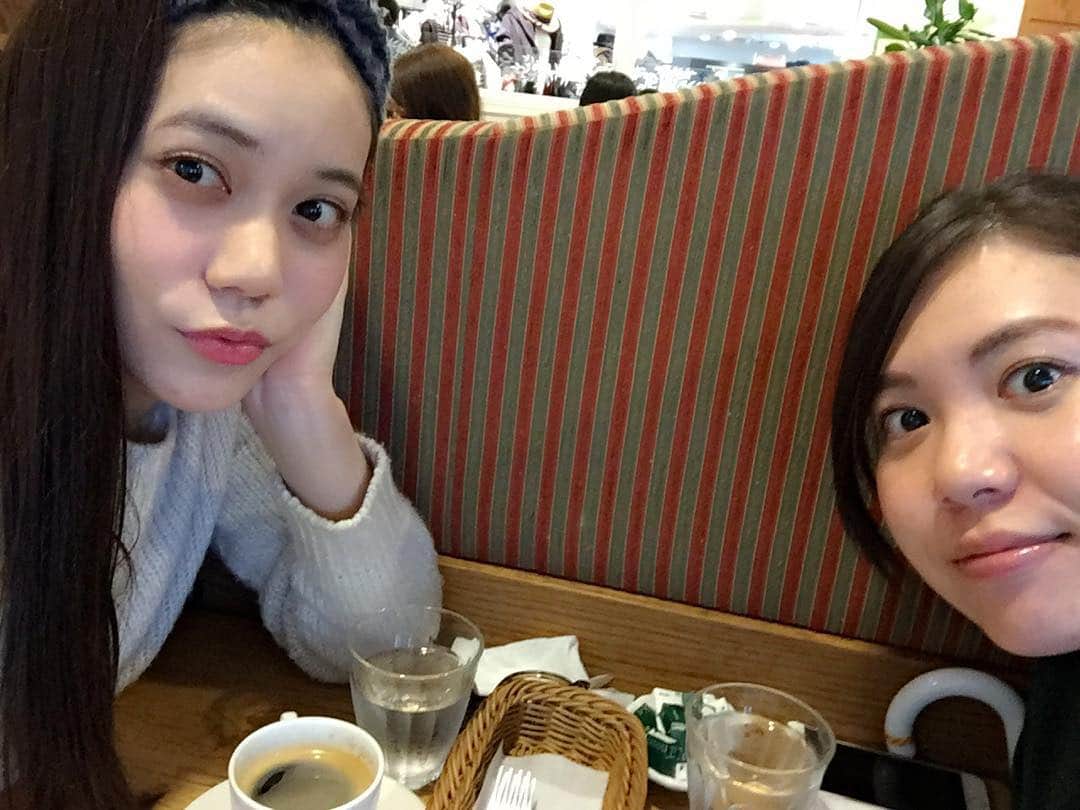 松山愛里のインスタグラム：「久しぶりに姉妹でおでかけ👭 #仲良し #姉妹 #sister」