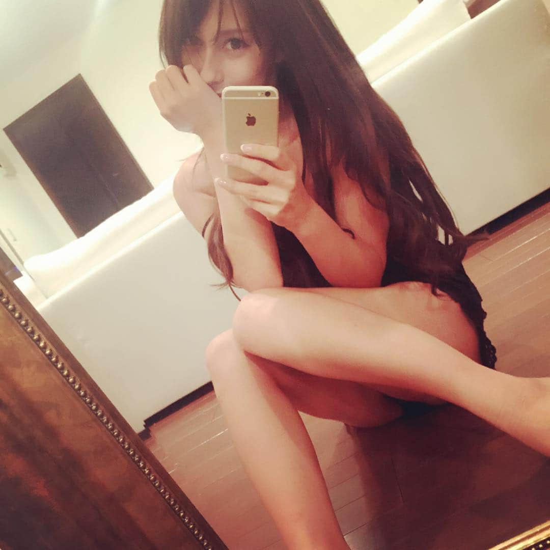 ダレノガレ明美さんのインスタグラム写真 - (ダレノガレ明美Instagram)「いつも寝巻きこんなかんじ！わら DURASだよ♥️」11月15日 18時36分 - darenogare.akemi