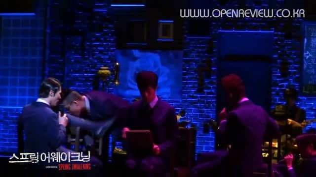 ユン・ヒョンミンのインスタグラム：「4년전.얼터락 뮤지컬 #스프링어웨이크닝 드럼소리에 심장터질뻔한 기억이. 추억돋네」