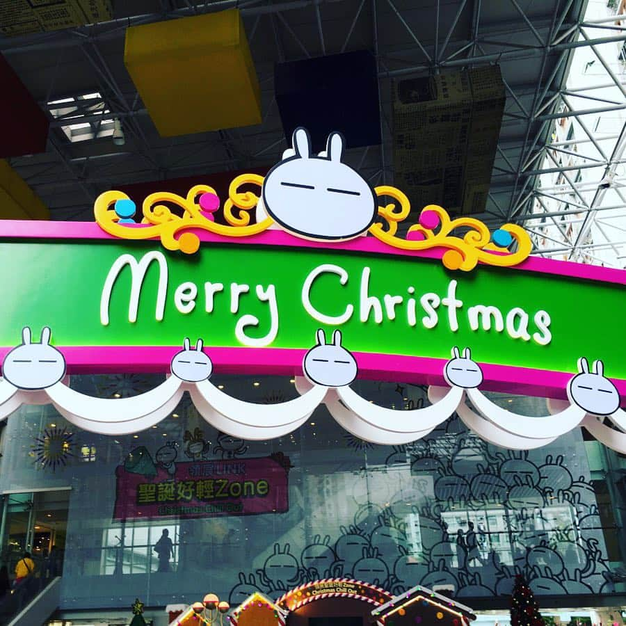 Tuzkiのインスタグラム：「The Christmas season is upon us.  Let there be peace on earth. #Tuzki #Christmas2015 #PeaceOnEarth」