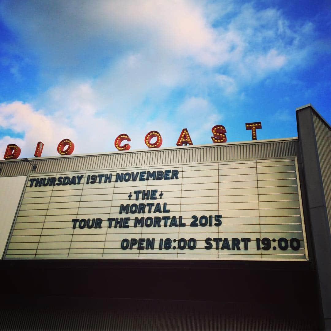 THEMORTALのインスタグラム：「THE MORTALは本日新木場STUDIO COASTにてLIVEを行います。open18:00 start19:00となっております。 なお当日券は17:30より販売いたします。¥6,800となっております。 皆様のご来場お待ちしております。」