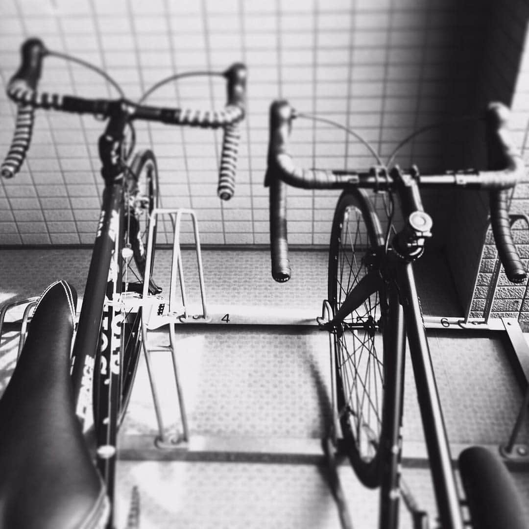のインスタグラム：「#roadbike #bicycle #monochromatic #monochrome #モノクロ #eaze」