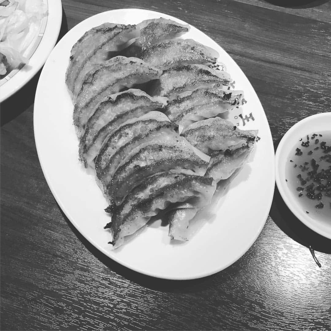 笛木優子のインスタグラム：「やけくその餃子 😭😭😭😭😭😭😭😭😭」