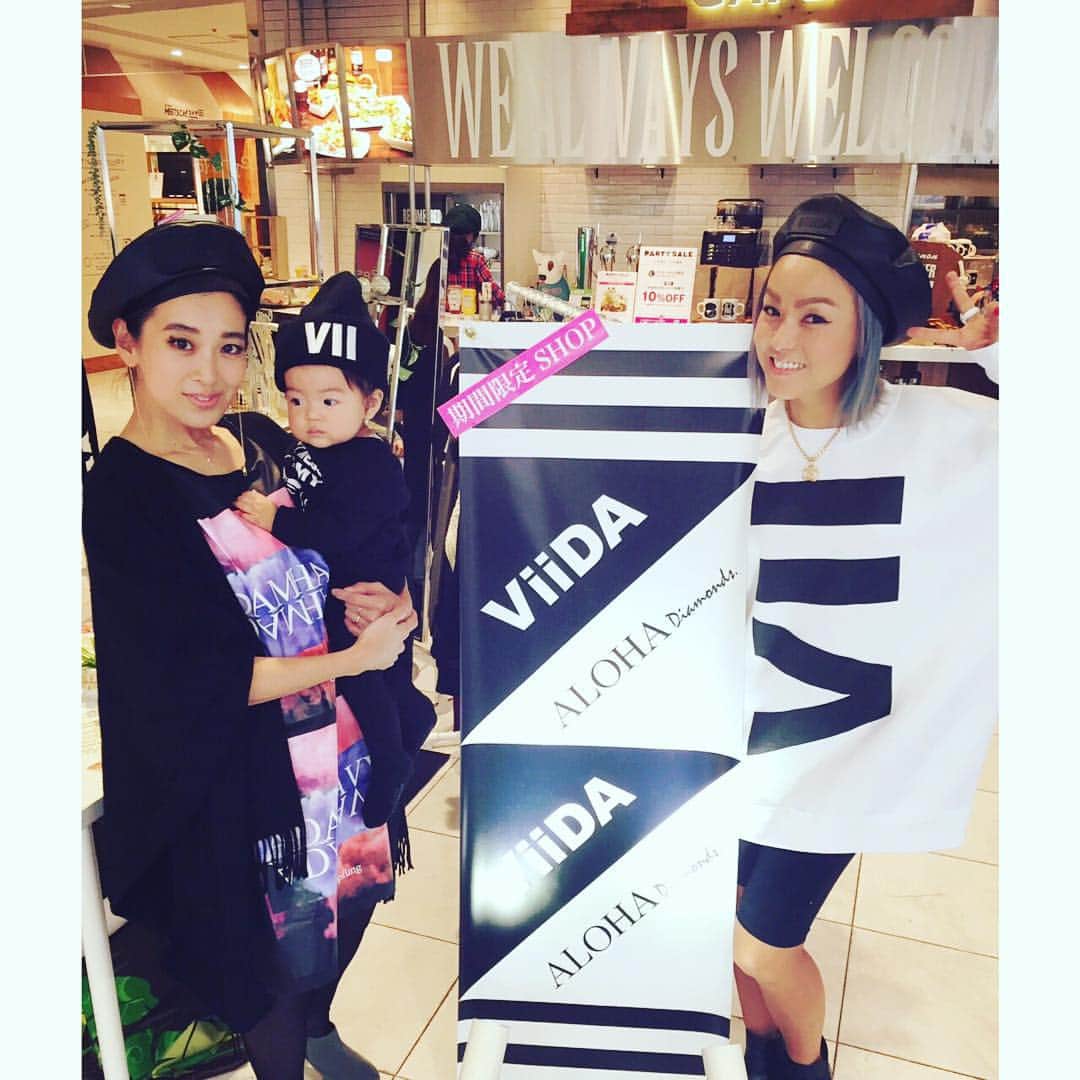Nazukiのインスタグラム：「SHOWGUNでもあったVENOMのNAOMIちゃんご来店⭐️⭐️⭐️ 可愛い子ちゃんも連れてきてくれた〜💗💗 お買い物ありがとう🙏🙏🙏 #viida #popupstore #parco #shibuya #fashion #dancer #friend」