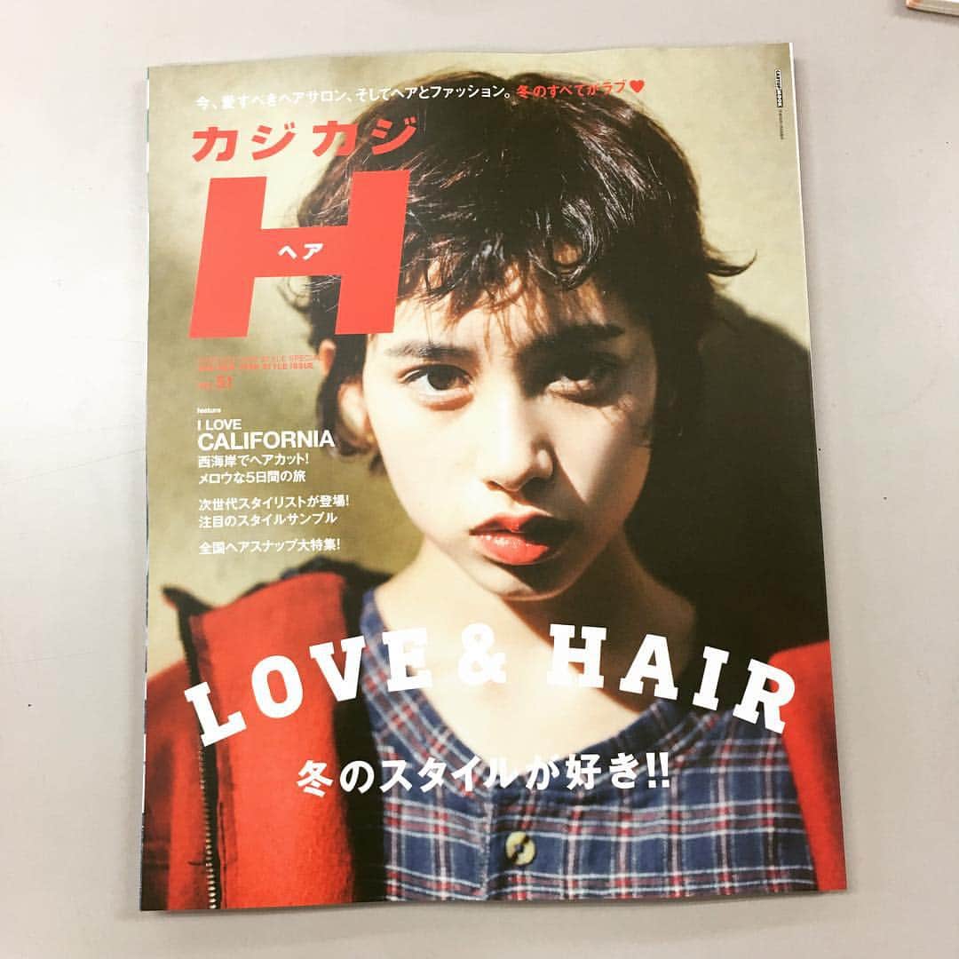 関西girl's style exp.のインスタグラム：「カジカジH、本日発売です☃💓 LOVE&HAIR❣❣❣ ロサンゼルス🇺🇸でヘアカットや、全国ヘアスナップ💇、次世代スタイリストのスタイリングなど🤔💕 要チェーーーーック！！！！ #カジカジH #cazicazi #カジカジヘア #スタイリスト #ヘアカット #ヘアスナップ #ヘア #hair #美容師 #ヘアアレンジ #love #💇 #髪型 #fashion #Japanese #Japanesemagazine」