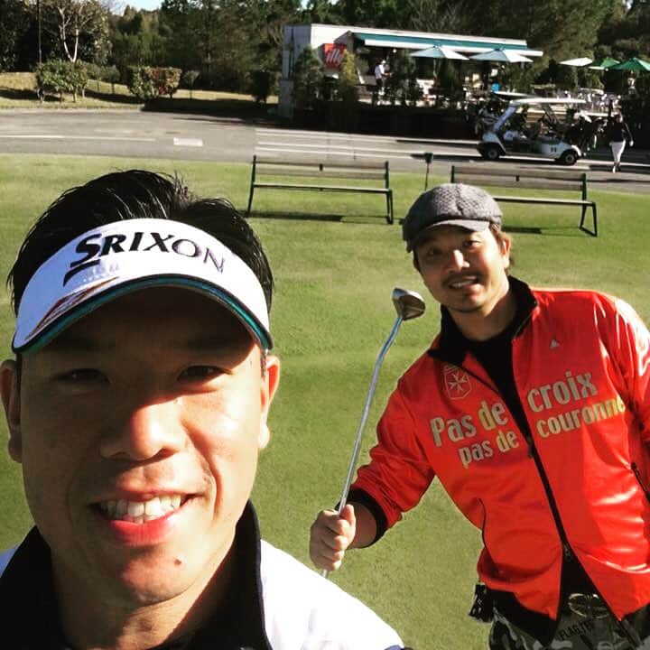 大西宏明のインスタグラム：「PL時代の同級生✨ 辻本祐次プロと初めてのラウンド！！！！！ 手取り足取り教えて頂きました✨  #吉川インターゴルフメッチャPL学園44期#辻本祐次プロ＃12フィートは素人にはキツイ」