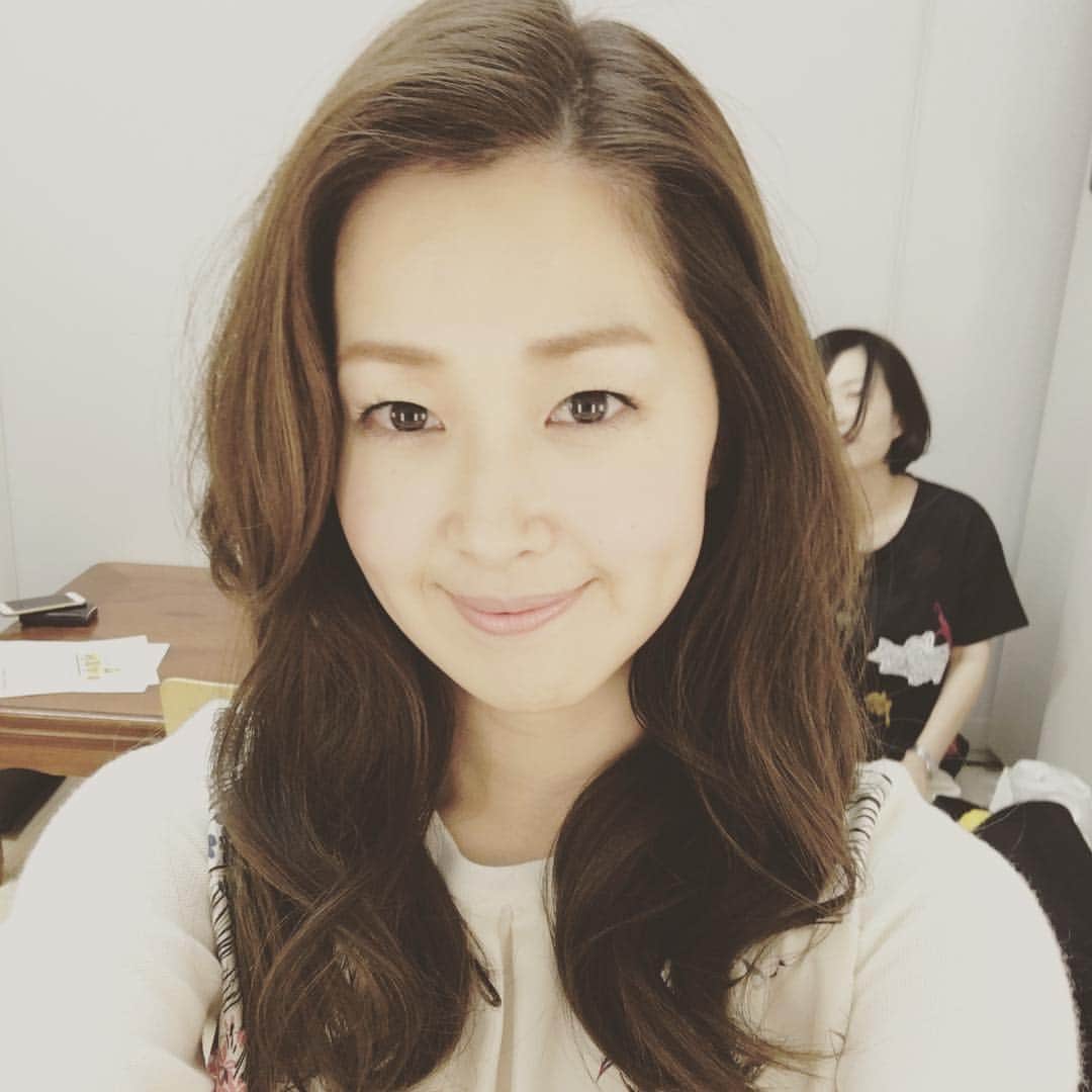 笛木優子のインスタグラム：「仕事もしてますよ！ 🎀 明日から連休ですね〜〜💫😁」