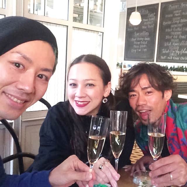 小林尊のインスタグラム：「#Flashback to #lastmonth  Lunch @thestandard #nyc #champagneonhouse  #ÖğleYemeği #MakanSiang.  今年最後の大会終えて、お疲れ様&優勝祝いの時。 シャンパンがレストランから。でも優勝お祝いじゃなかった。アジア人男性2人、女性1人のグループが珍しいのか、三人だと、こういうサービスが多い今年の秋🍂  #thestandardgrill #thestandardhighline #スタンダードグリルNYC」
