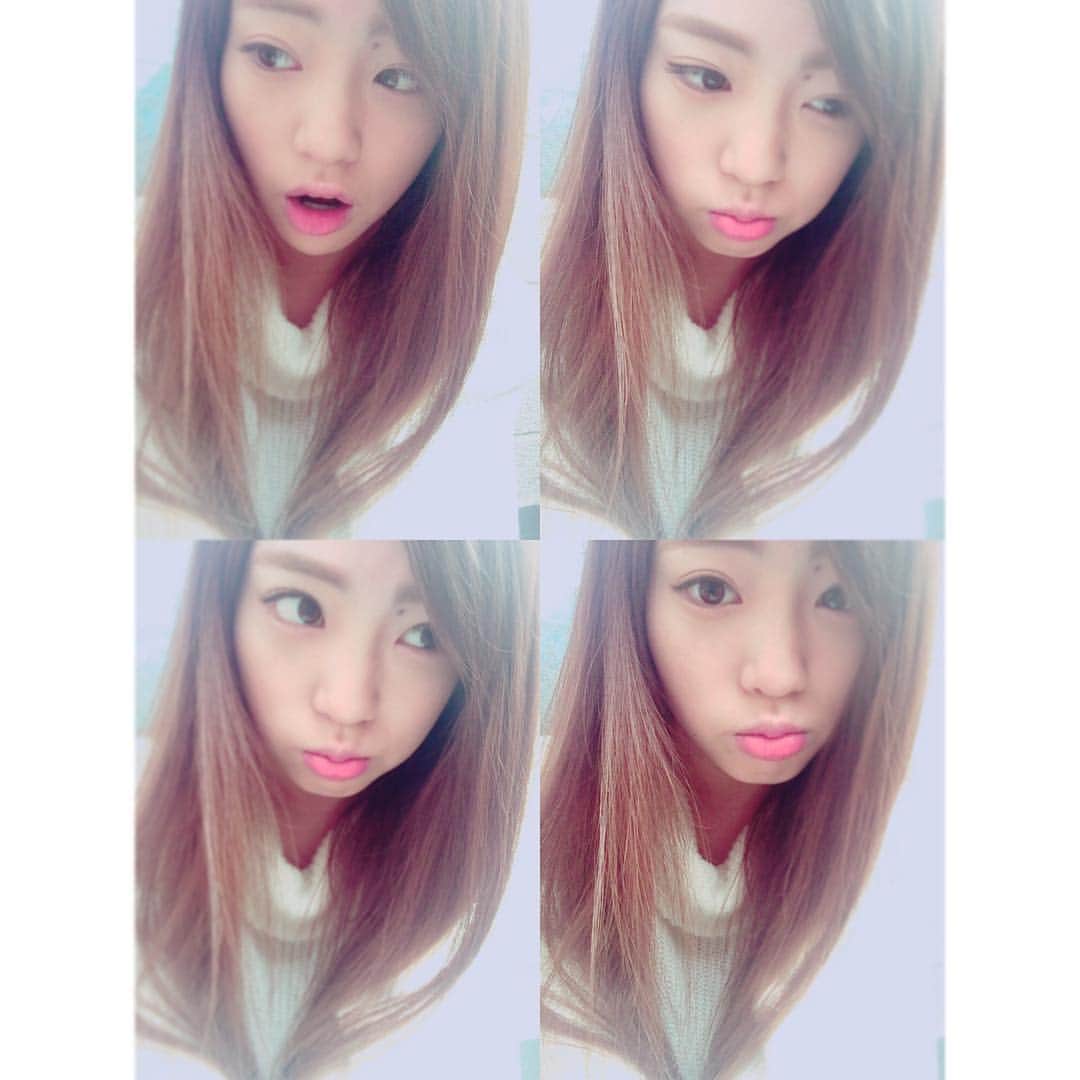 志田友美（ゆうみん）のインスタグラム：「乾燥めっちゃしてるし最近はずっとパウダーしてなす😋ストレートにしよー！ #左下の顔w」