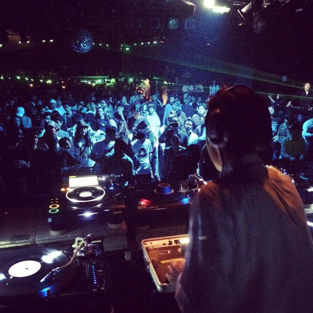 田中律子さんのインスタグラム写真 - (田中律子Instagram)「DJEMMA30thanniversary@LiquidRoom EMMAくんDJ30周年おめでとう！！ 朝５時まで遊んぢゃいましたw  #djemma30th  #djemma  #liquidroom  #大同窓会だったね #朝５時まで踊りました #お昼から撮影 #顔はむくみません」11月22日 16時17分 - ri2kotanaka