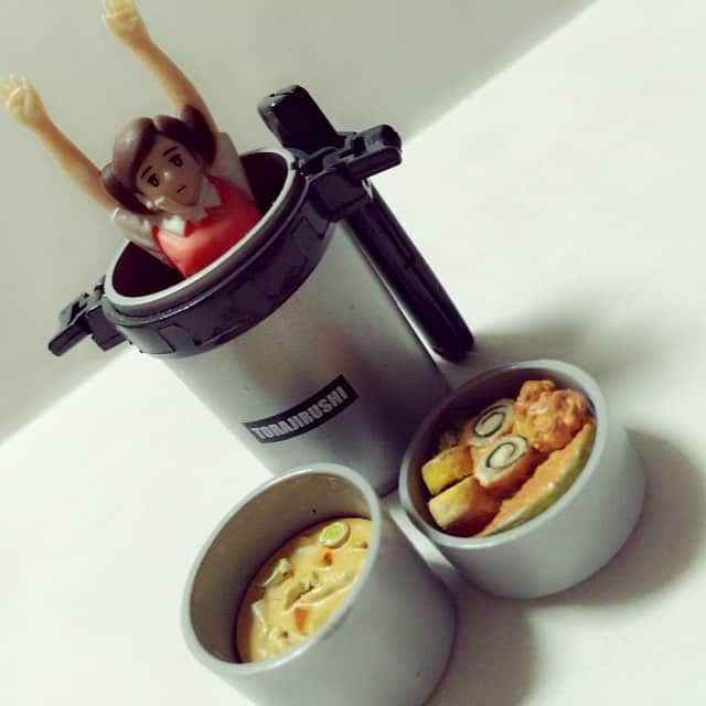 江室里香のインスタグラム：「#えむろの #ミニチュア #フチ子 #お弁当から #こんにちわ #こんばんわ」