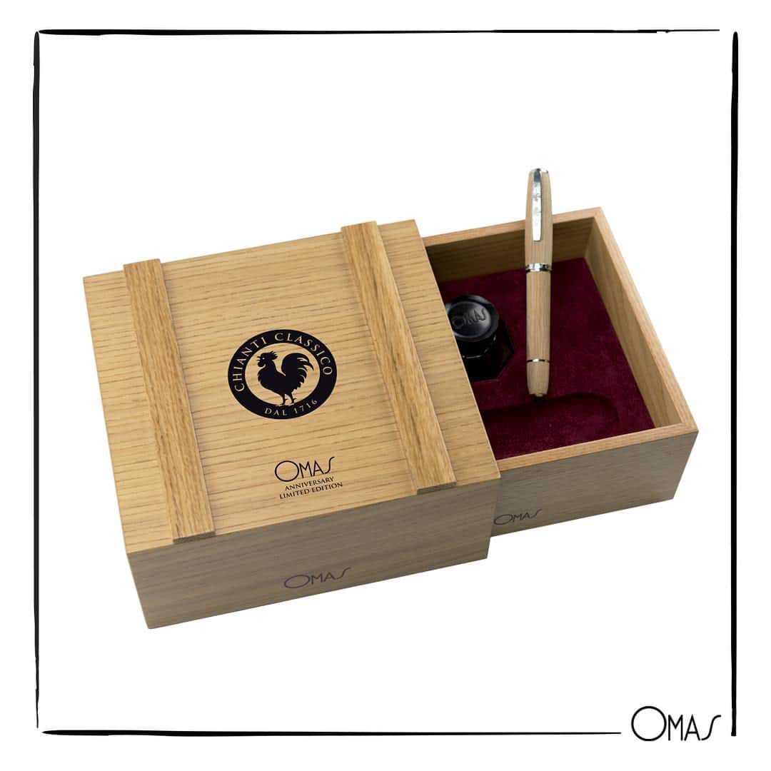 オマスのインスタグラム：「OMAS Chianti is dedicated to craftsmanship. The wood pack has been handcrafted in Italy, and contains a fountain pen with an 18K gold nib and the following tips: EF-F-M-B. What fascinates you most about this writing tool? #OMASworld #OMAS #Fountainpen #Pen #Calligraphy #FPGeeks #slowliving #handwrite #handmade #instapen #handicraft #madeinitaly #art #writing #write #ink #penworld #Chianti #Wine #Winelover」