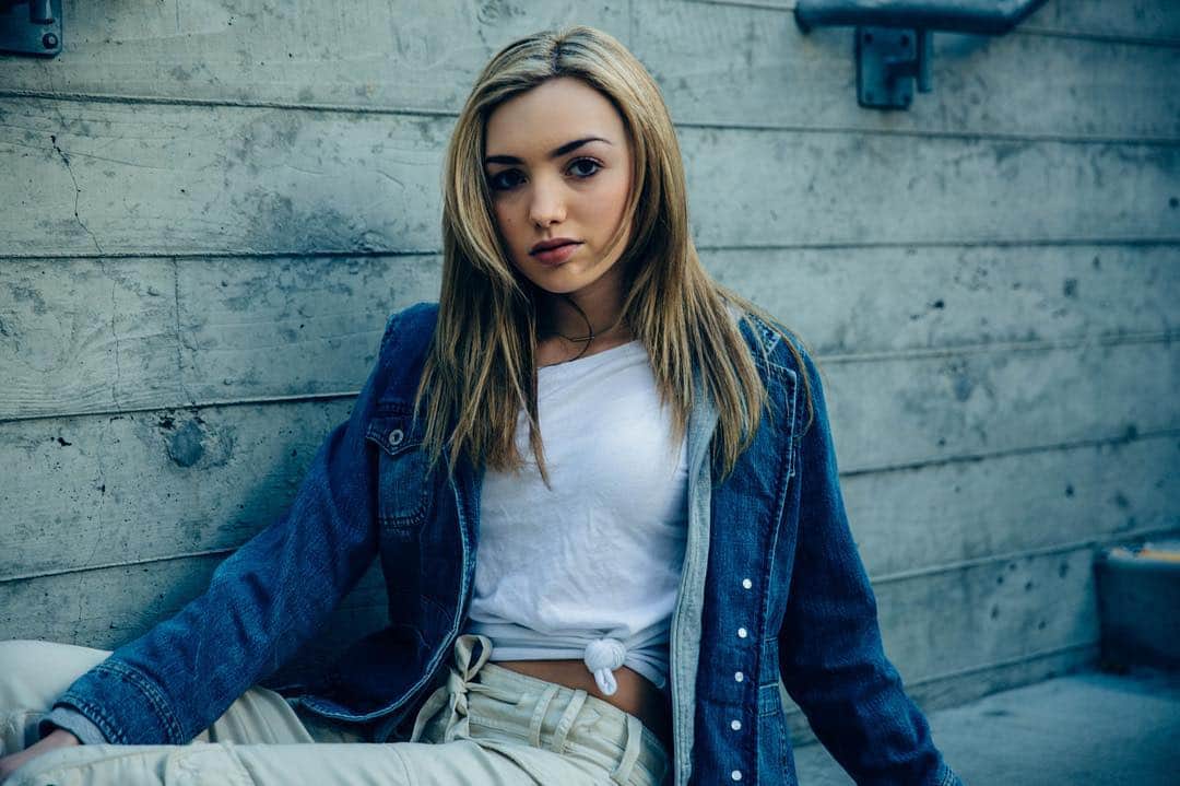 ペイトン・リストのインスタグラム：「Meet Laina. Year 2039. Overpopulation. Resources depleted. First day on set of #TheThinning! @TheThinningmovie」