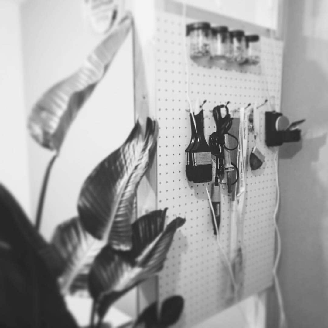 Eaze Inc.のインスタグラム：「#office #interior #monochrome #monochromatic #eaze」