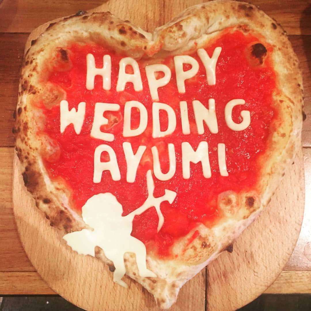 ANNTEANAさんのインスタグラム写真 - (ANNTEANAInstagram)「ハートのウェディングピザ❤🍕 本日お客様の素敵な笑顔をいただきました！！ バースデーや記念日など、 Annteanaでお祝いしてはいかがでしょうか？  お気軽にお問い合わせください↓ 0364550957  #annteana#ウェディングピザ」11月25日 18時12分 - annteana_staff