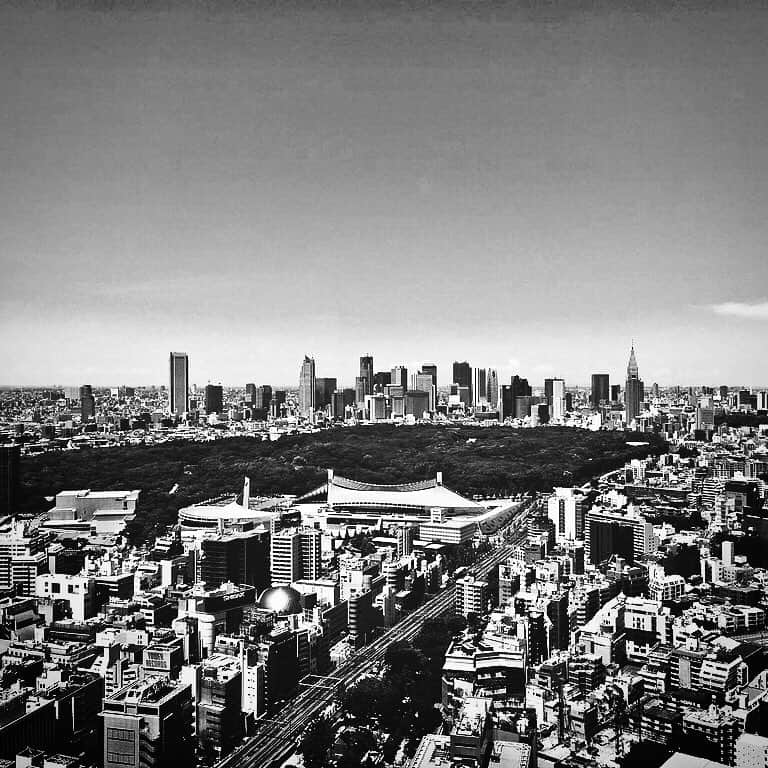 Eaze Inc.さんのインスタグラム写真 - (Eaze Inc.Instagram)「#town #shibuya #tower #monochromatic #monochrome #eaze」11月26日 15時56分 - eazejp