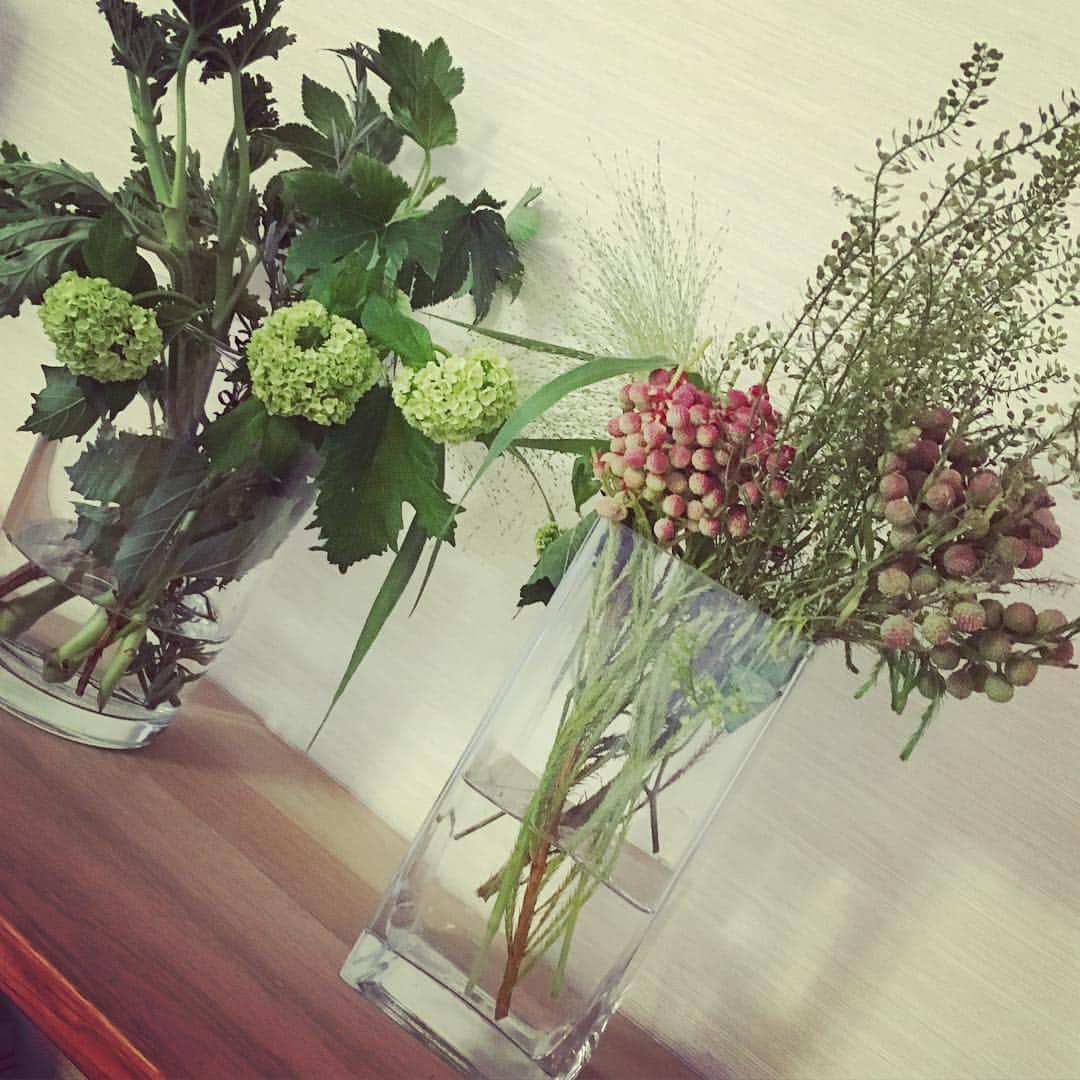 笛木優子のインスタグラム：「おはようございます！ 昨日お仕事でもらったお花です💐 今日も撮影頑張ります😙🌟 ドリカムのライブ行きたいな〜〜😆」
