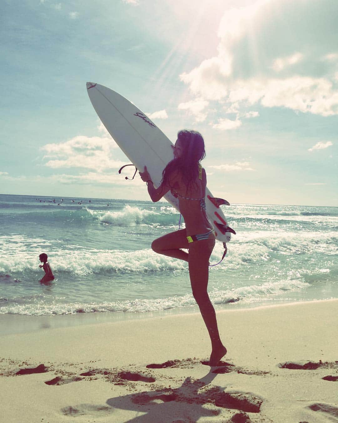 福本幸子さんのインスタグラム写真 - (福本幸子Instagram)「First time #surfing at #makaha  #maajiswimwear #roxylife」11月28日 10時53分 - okinawajudy