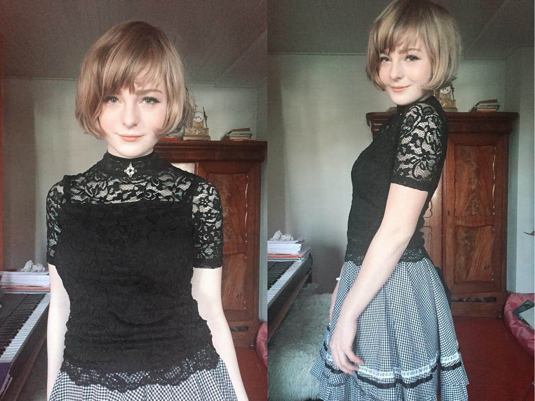 Ella Freyaのインスタグラム：「Ootd pic :) #ootd #goth #larme」