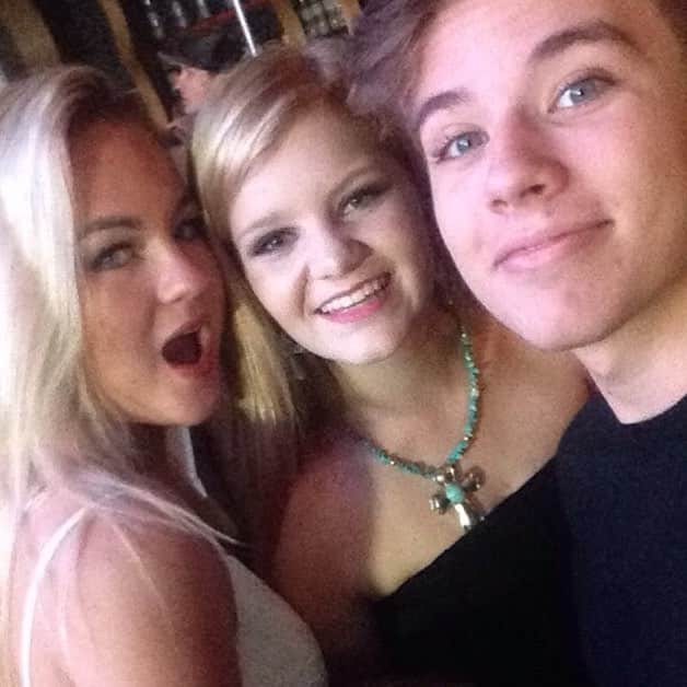 のインスタグラム：「Alex on set of Zoe's 'Weekend Girl' music video #alexfromtarget #alexleeworld #alexl @alexleeworld」