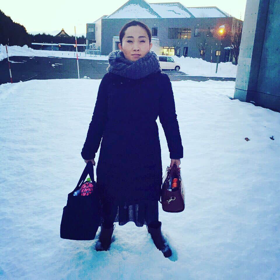 キンタロー。さんのインスタグラム写真 - (キンタロー。Instagram)「母さん。。 北海道は雪です。。 #メリーポピンズ #家政婦のミタ #ドヤ顔」11月29日 22時02分 - kintalo_