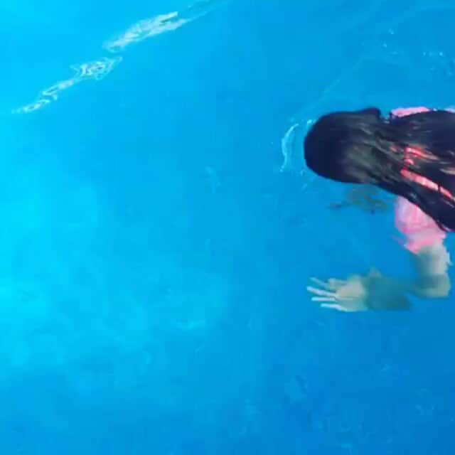 アリーヤ・ムスタフィナのインスタグラム：「#русалка#swimming@musaliya135」