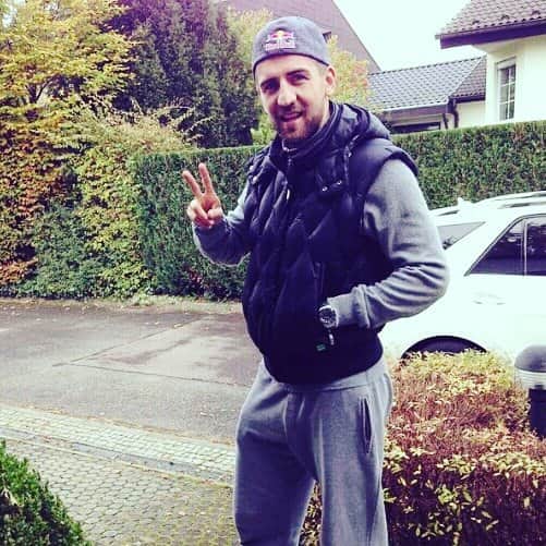 ヴェダド・イビシェヴィッチのインスタグラム：「✌」