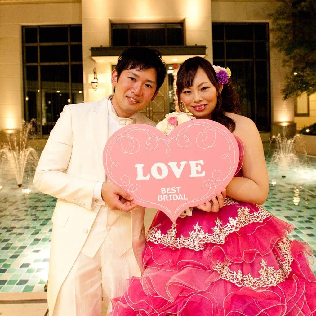 結婚しよう。プロジェクトのインスタグラム：「ナイトの素敵ショット！ ぜひ幸せな新郎新婦をシェアしてください！  #結婚しようpj #ベストブライダル #プレ花嫁 #アートグレイス #happy #bridal  #love #cute #weddingphotography  #wedding」