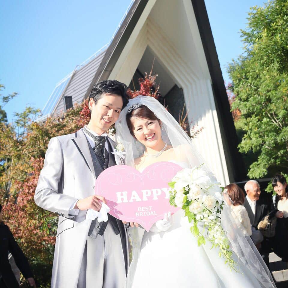 結婚しよう。プロジェクトのインスタグラム：「HAPPY！ ぜひ幸せな新郎新婦をシェアしてください！  #結婚しようpj #ベストブライダル #プレ花嫁 #アートグレイス #happy #bridal  #love #cute #weddingphotography  #wedding」