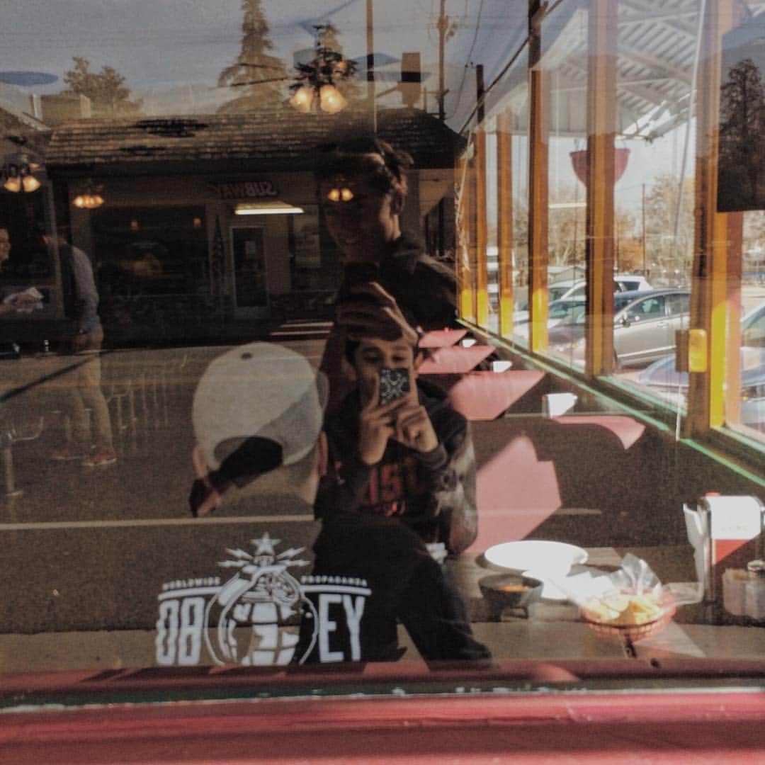 のインスタグラム：「Don't tap on the glass, it scares the fuckbois.  Here I was, walkin with a slight limp, when I suddenly notice the glass next to me fogging up. Lo and behold, a camera duel was underway. You see,a camera duel is kind of like a spider sense, except it's located in the sphincter. I turned quickly, and in just enough time to also get my own reflection. Now, I'm not a fan of selfies, personally, but I suppose a good selfie always involves making other people feel insecure. So this selfie hit all the right criteria.  He thought by framing his iPhone with his delicate index fingers, he could steady his shakey hands. Wrong. My shot however, like a true pro: soft and steady, accompanied with a venomous smile.  #FriendlyCompetition #cameraduels #quakingbowels」