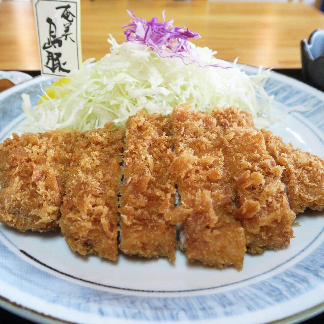 ベリッシモ・フランチェスコさんのインスタグラム写真 - (ベリッシモ・フランチェスコInstagram)「Delicious #shimabutatonkatsu at #tontontei #amamioshima 🐷✌️ #ベリッシモ #料理研究家 #francescobellissimo #gourmet #like #pork #maiale #porco #奄美大島 #豚豚亭 #グルメ #island #pacificocean #cucinagiapponese #giappone #japanesefood #japanesestyle #amamistyle #magnoquesto #toncazzo #buono」12月2日 12時31分 - bellissimoyoshi