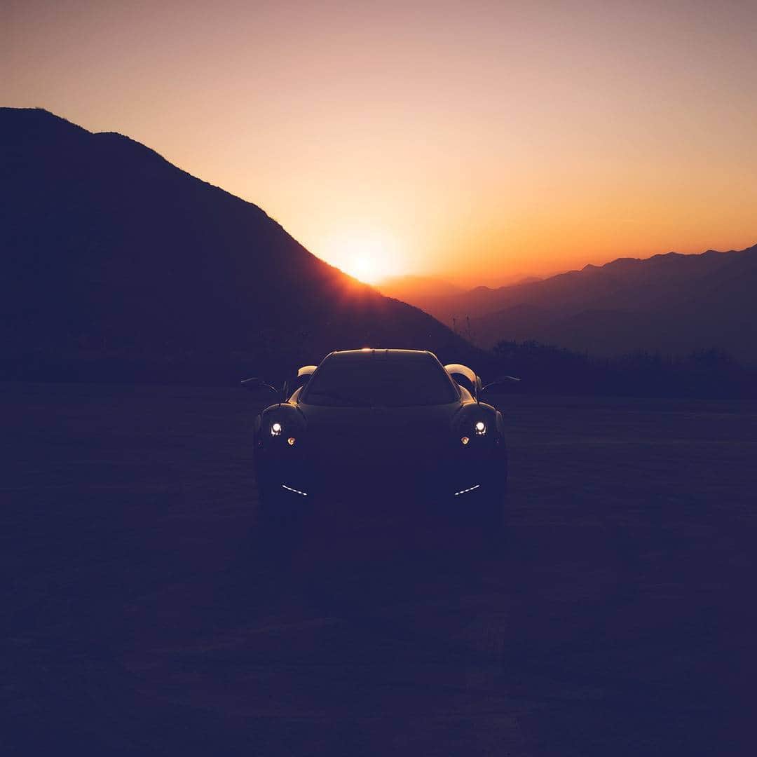 パガーニ・アウトモビリのインスタグラム：「Both alluring and menacing...a silhouette of the Huayra at sunset captured by @stevedemmitt. #Pagani #Huayra」