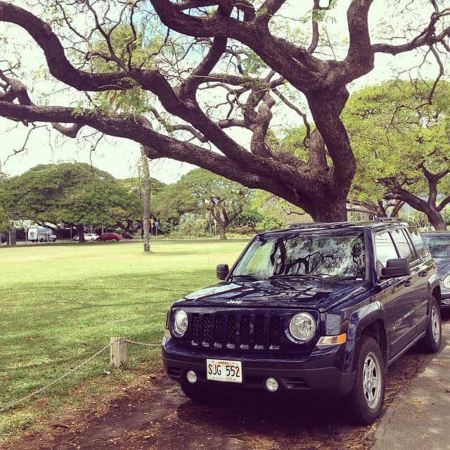 志摩有子さんのインスタグラム写真 - (志摩有子Instagram)「食後はの〜んびり。風が心地よい公園で な〜んにもしない贅沢を味わっております♬ 今回のお供は #Jeep #Patriot」3月30日 8時13分 - ariko418