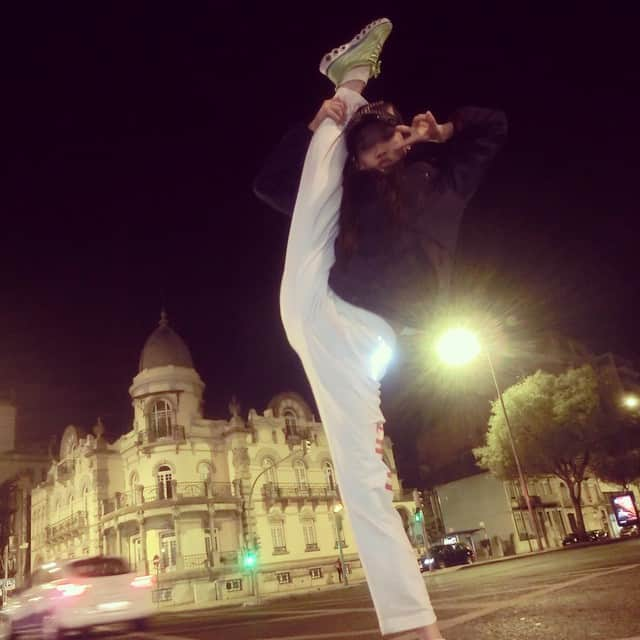 シュー・シャオのインスタグラム：「葡萄牙的夜晚！再见拉！#ISTANBUL  #BEIJING  #RHYTHMIC GYMNASTICS#CHINA」