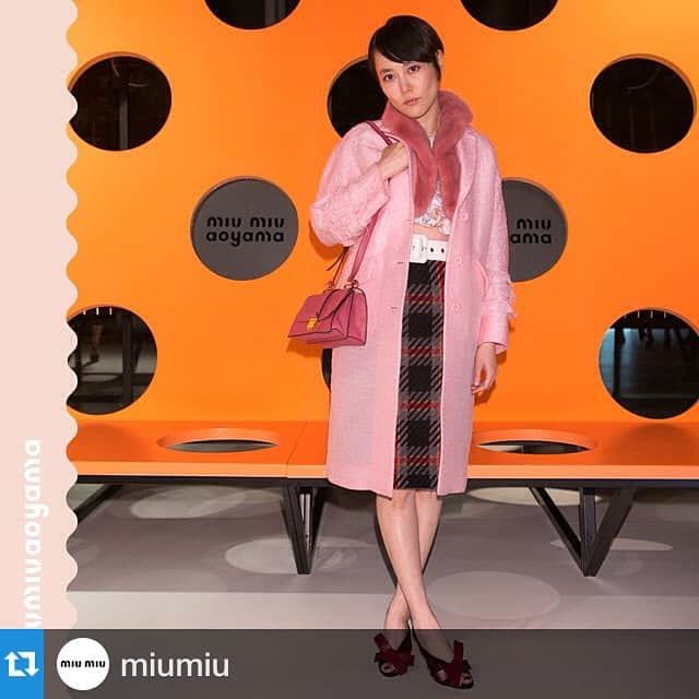 菊地凛子さんのインスタグラム写真 - (菊地凛子Instagram)「#Repost @miumiu with @repostapp. ・・・ Rinko Kikuchi in Miu Miu attended the Fashion Show in Shibuya to celebrate the opening of the new Miu Miu Store. #MiuMiuAoyama」3月31日 22時52分 - rinkokikuchi