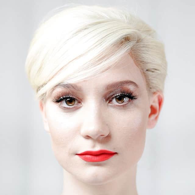 ミア・ワシコウスカのインスタグラム：「Bb #miawasikowska #ugh」