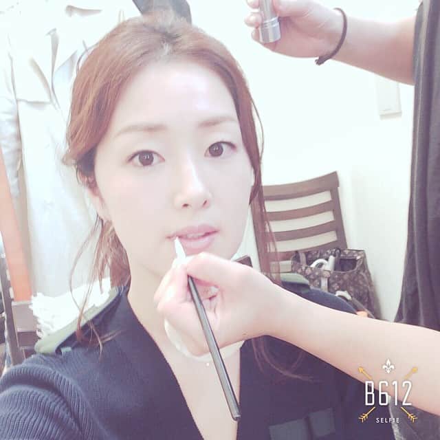 笛木優子のインスタグラム：「メイク中💄🎀💖」
