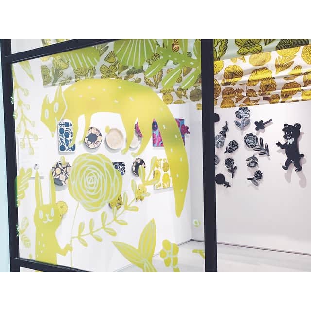 ayanoのインスタグラム：「familiar × Makoto Kagoshima 「器から飛び出す図案展」  先日ファミリア本店で鹿児島さんの図案展見てきました♩  人の少ない平日の夜を狙ったので ゆっくり見れましたよ( ´ u ` )  ステキだったぁ❤︎ ダンボールにペイントした動物たちがかわいすぎて マネっこしようと写真撮りまくってきました(*´罒`*) 果たしてかわいく描けるのかはわかりませんが笑  リニューアルした伊勢丹のリビングフロアにも行きたいなぁ♩」