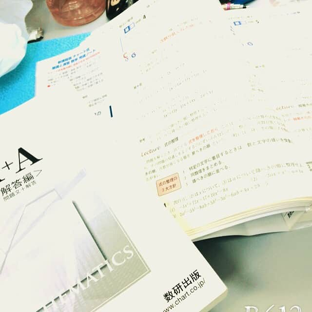 鹿沼亜美さんのインスタグラム写真 - (鹿沼亜美Instagram)「1人で自習してる。  高校の数学難しい」3月13日 19時10分 - one_1212a