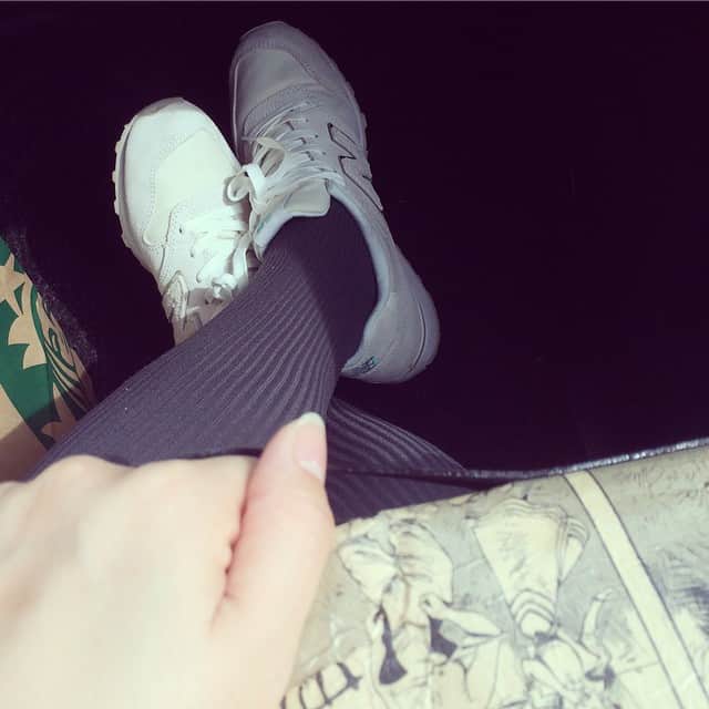 笛木優子のインスタグラム：「白は汚れるなあと思いつつ買ってしまったNB👟😊💛 汚れたらいやだけどかわいいです💕 今日は天気良かったですね！時間が出来たのでお墓参りに行って来ました✨✌️みなさんもぜひお墓参り行って下さいね💐🌷🌹#NB#ニューバランス996」